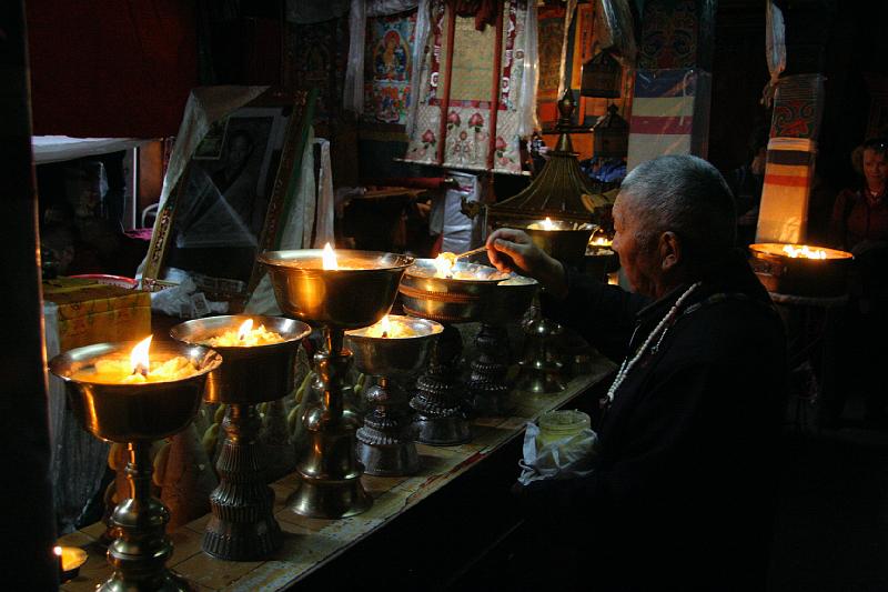 EPV0069.JPG - FUELING THE LAMPS - ANI TSANG KUNG NUNNERY, LHASA
