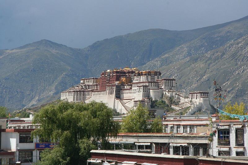 EPV0103.JPG - POTALA PALACE FROM JOKHANG TEMPLE - LHASA