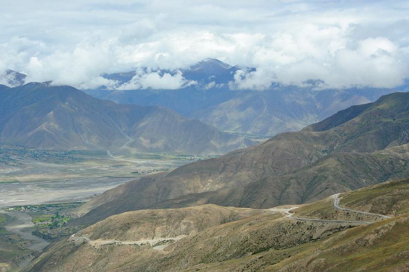 EPV0206-edited-1.jpg - THE LONG WINDING CLIMB TO LAKE YAMDRUK