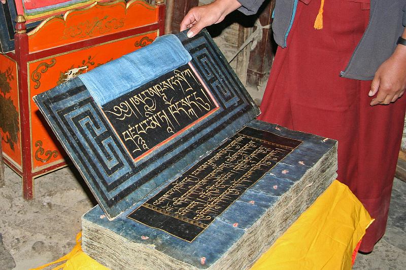 EPV0352-edited-1.jpg - ANCIENT HOLY TEXTS AT PALKHOR TEMPLE -  GYANTSE