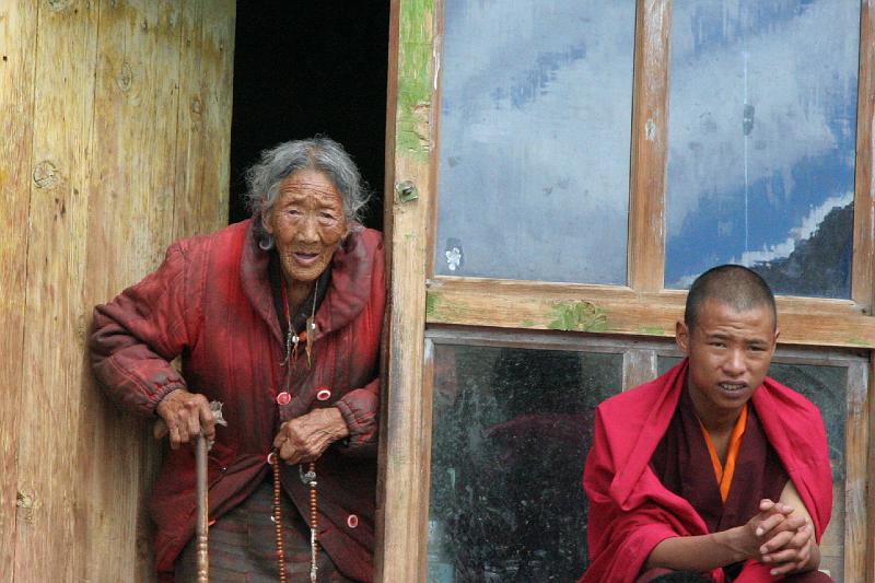 EPV0411-edited-1.jpg - WELCOME TO NGOR MONASTERY -  NEAR SHIGATSE