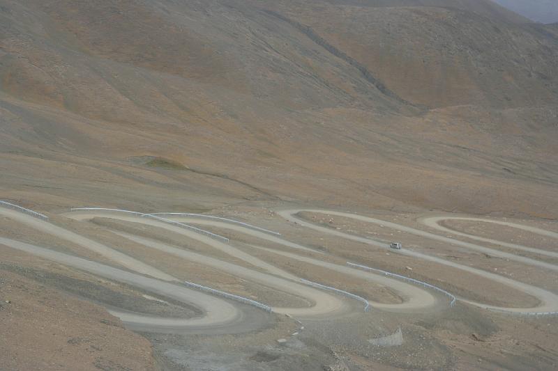 EPV0490.JPG - A FEW OF THE 99 SWITCHBACKS TO PANG LA
