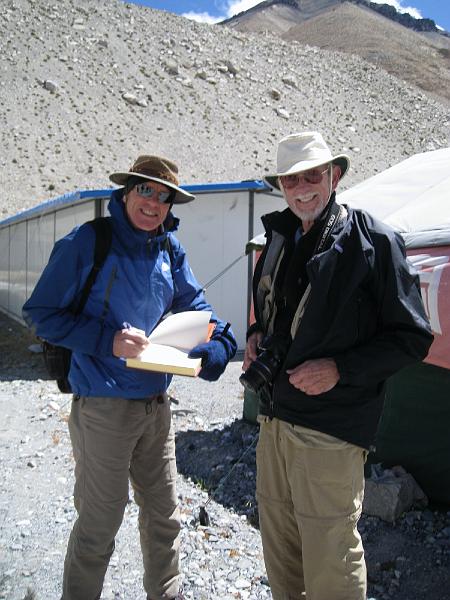 IMG_0722.JPG - PETER SIGNS SIR EDMUND'S BOOK FOR DICK
