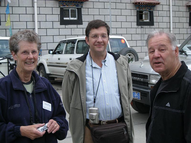IMG_0730.JPG - WAITING TO DEPART - SHIGATSE