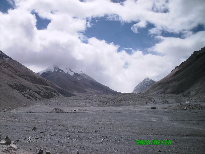 PICT00441.JPG - Rombuk Glacier's terminal moraine---Everest in the clouds beyond