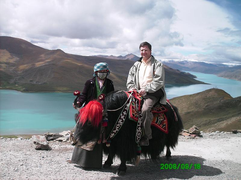 PICT0080.JPG - Yak tender and Traveler