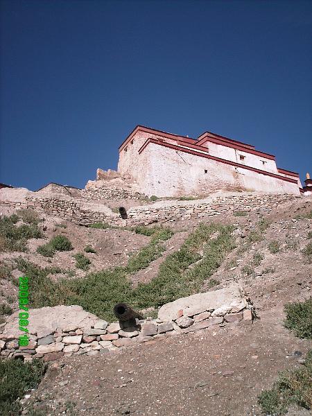 PICT0138.JPG - Dzong---this fortress fell against the Brits in 1904