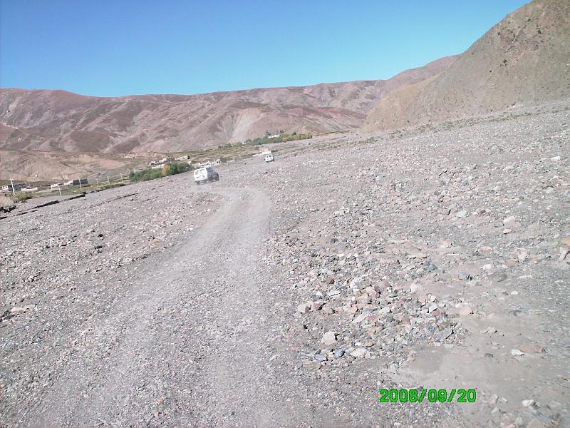 PICT0200.JPG - heading up river along the flood way