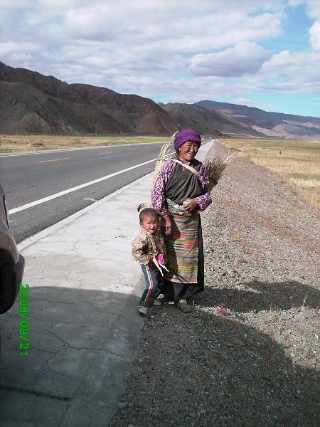 PICT0230.JPG - Mother and Daughter stopped by for a visit
